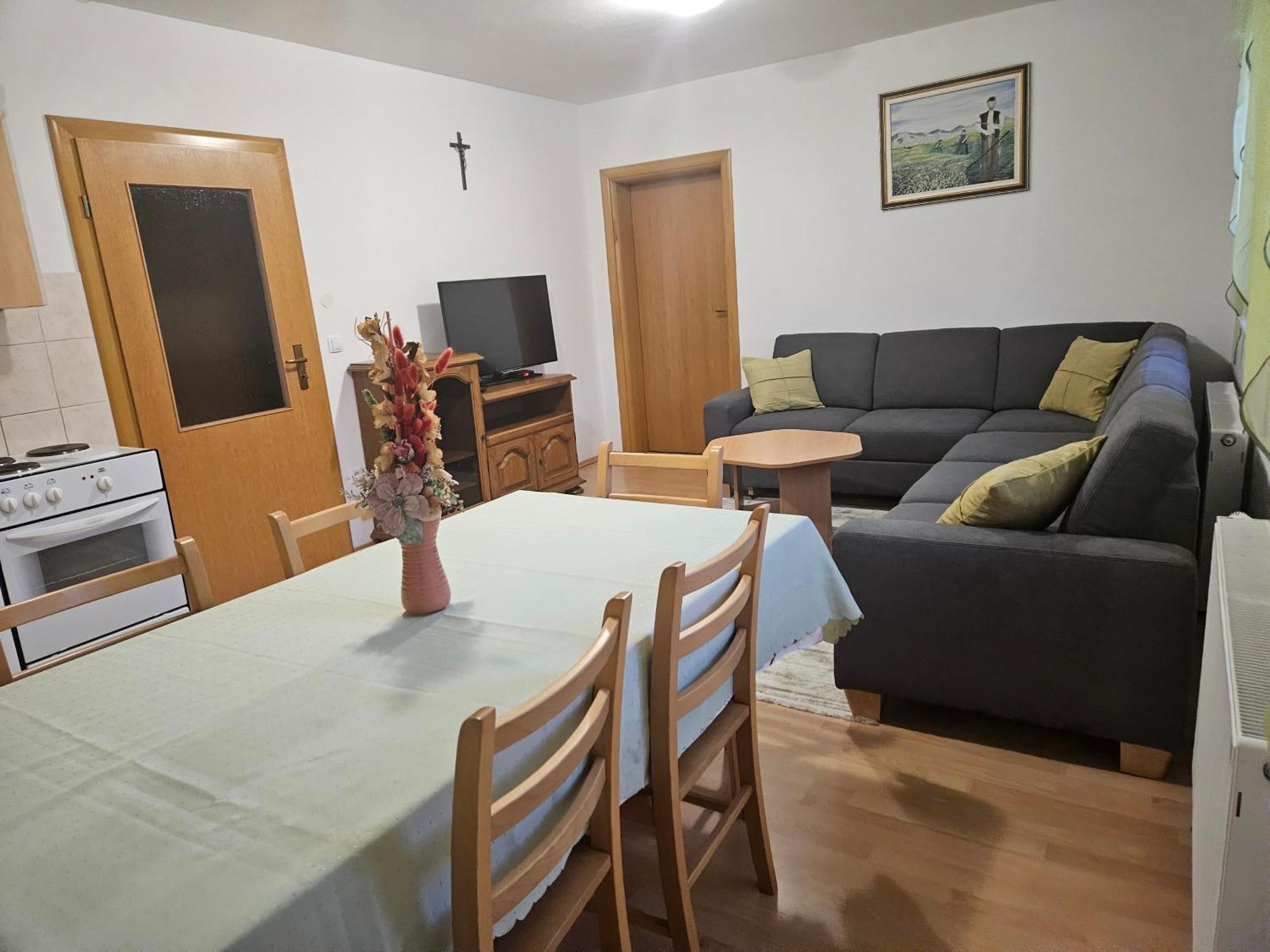 Apartman M. Rados Kupres  Luaran gambar